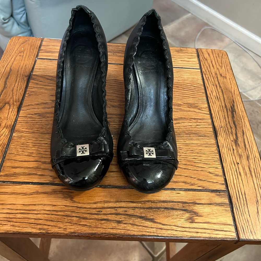 Tory Burch Black Leather Pumps